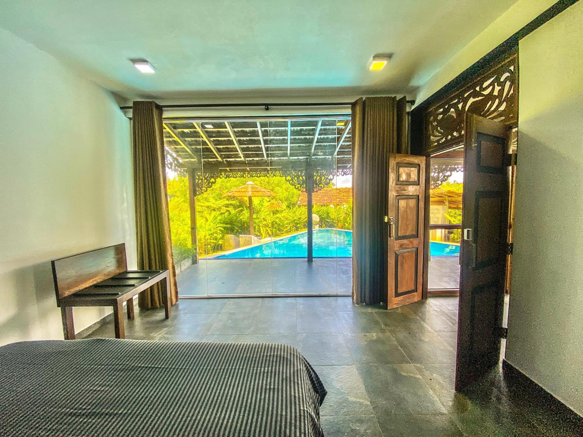 Waterland Hotel Негомбо Екстериор снимка